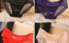 去掉小内趴在地上打扑克作文